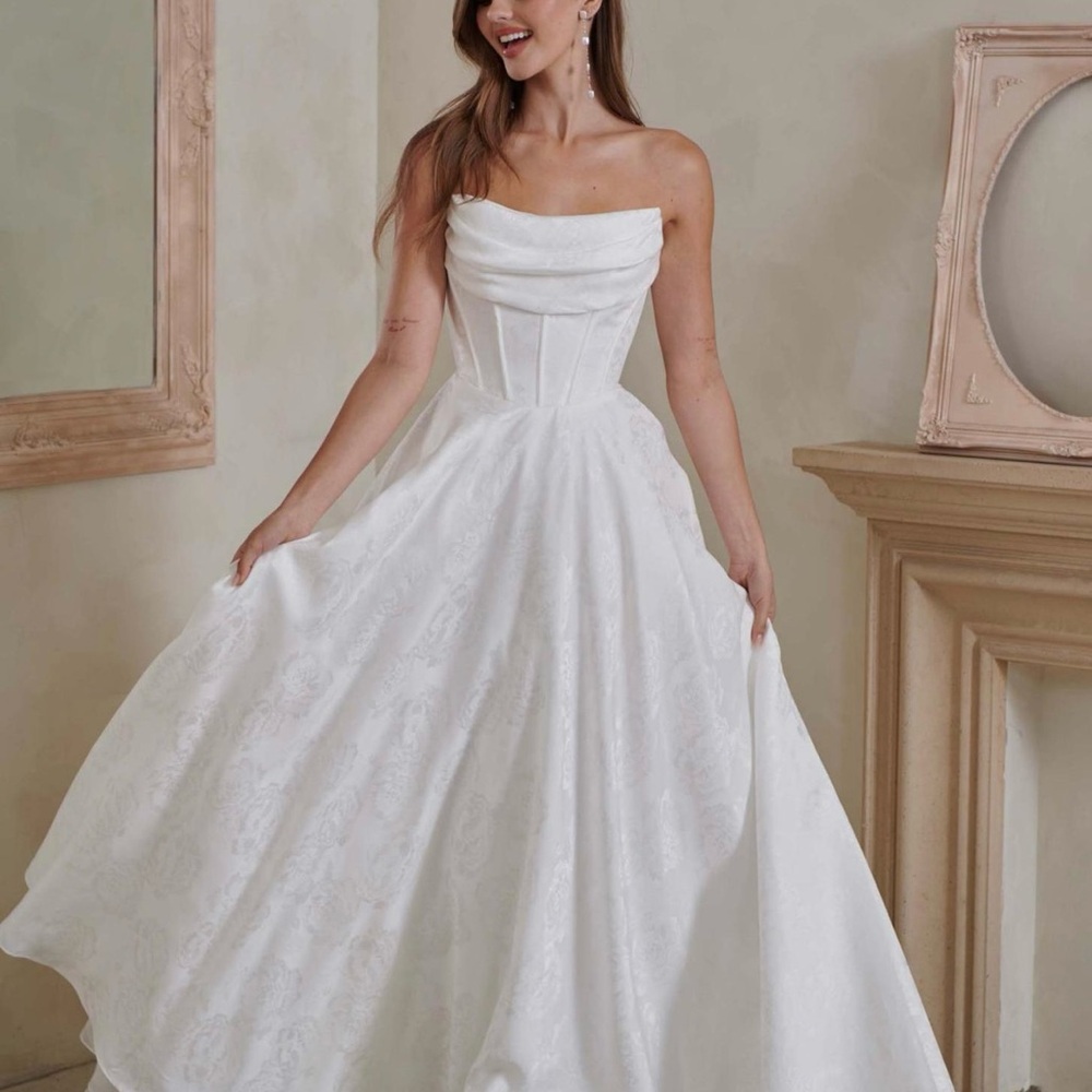 BRAND NEW!! Wedding Dress